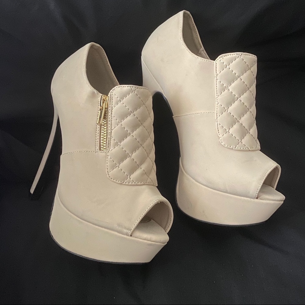 🎈Beautiful Cream Booties - Picture 2 of 6